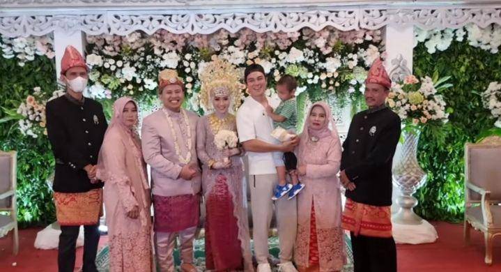 potret Baim Wong dan Kiano ngasal ke nikahan orang (youtube.com/Baim Paula)