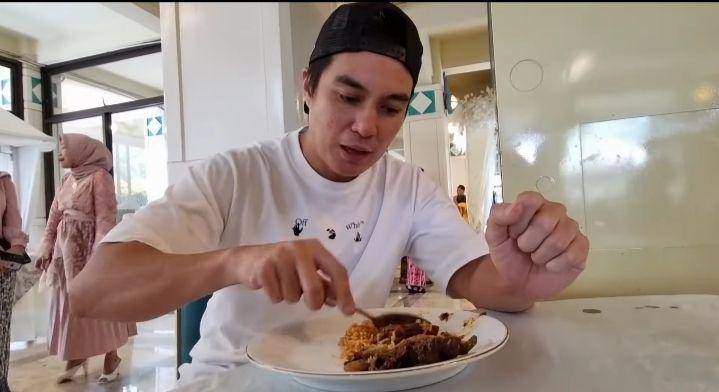 potret Baim Wong dan Kiano ngasal ke nikahan orang (youtube.com/Baim Paula)