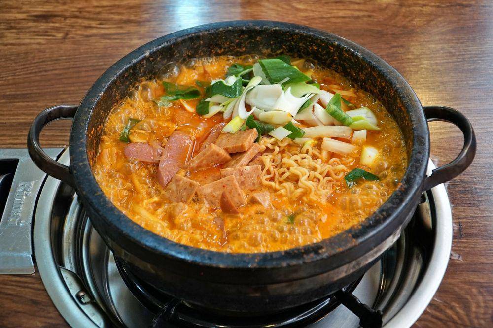 ilustrasi budae jjigae (pixabay.com/hyun chun kim)