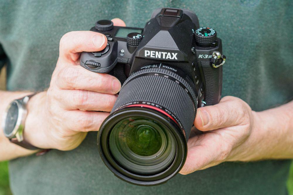 5 Kamera DSLR Pentax Penunjang Aktivitas Fotografi di Tahun 2022