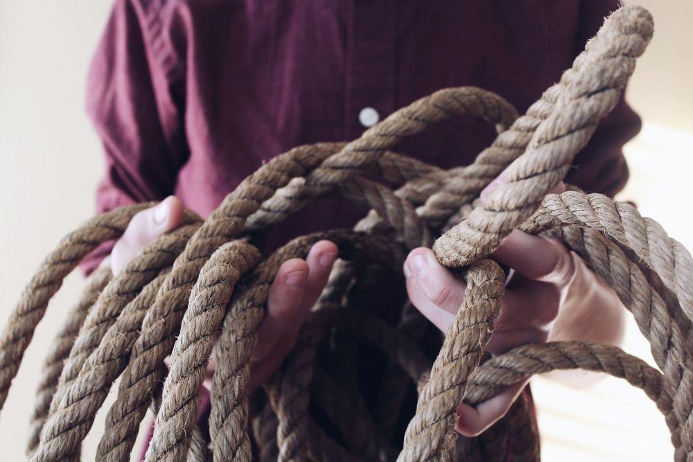 Bondage Sex: Definisi, Alasan Disukai, Manfaat, Risiko, Tips