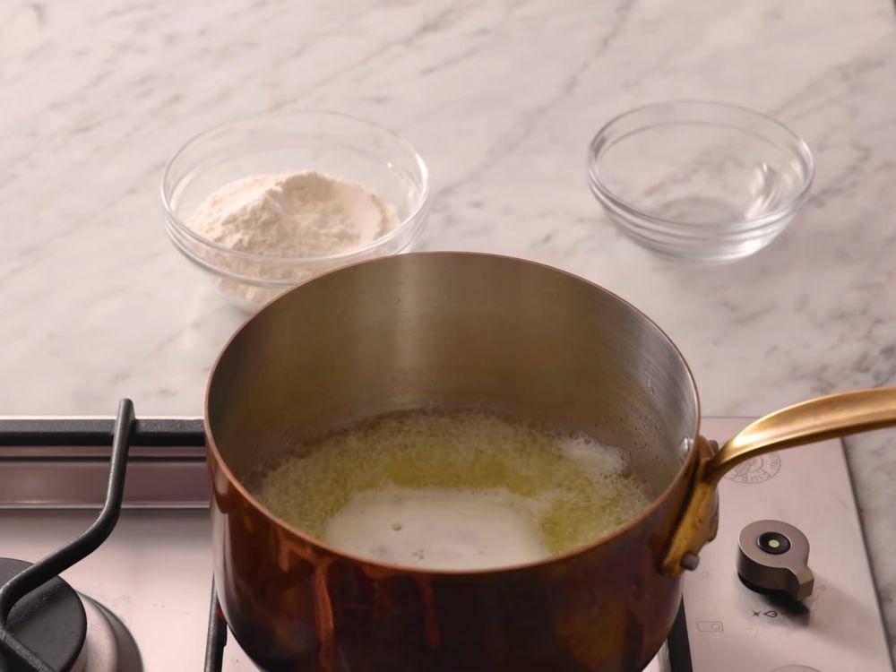 Ilustrasi merebus margarin (youtube.com/Preppy Kitchen)