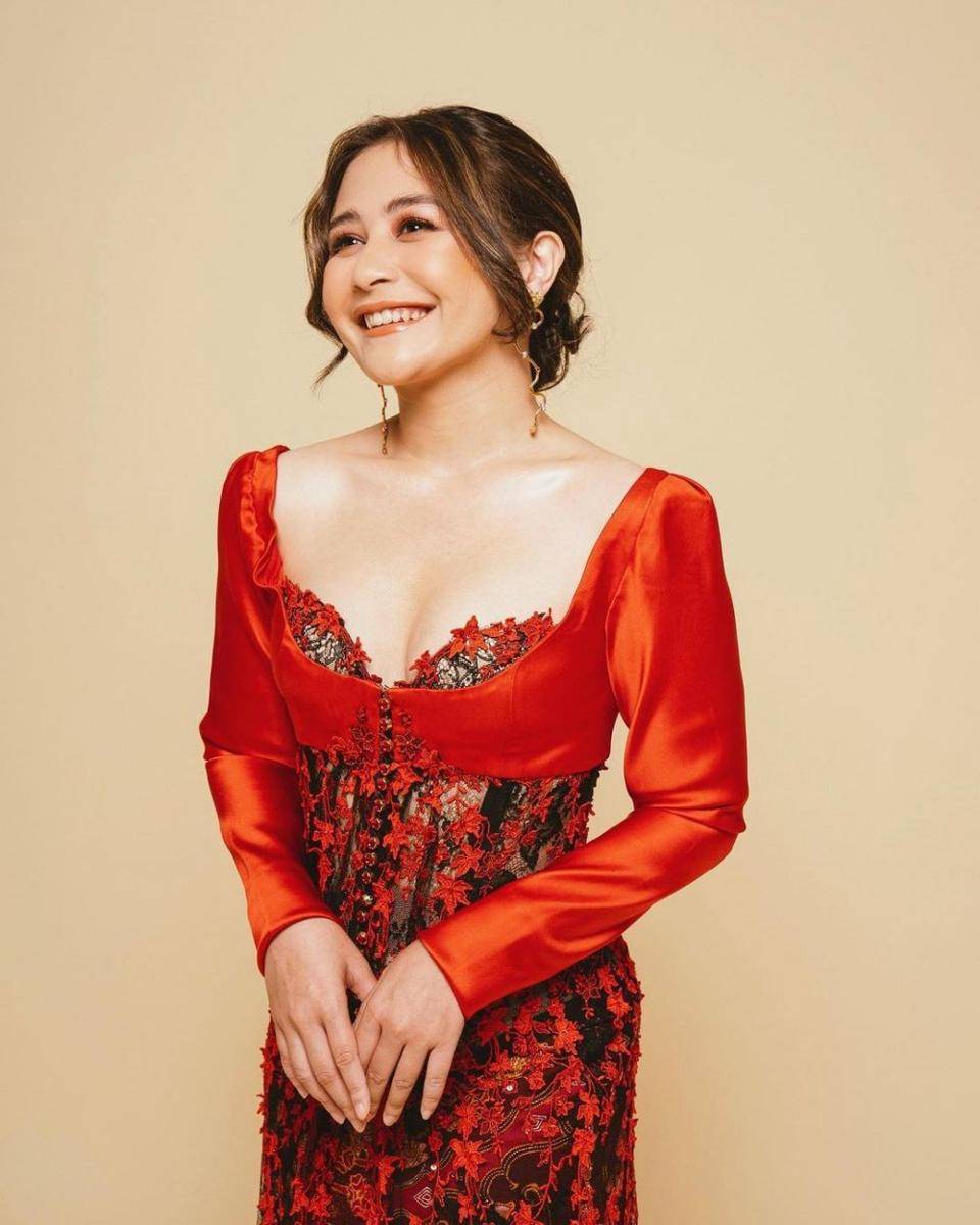 Kebaya Prilly Latuconsina (instagram.com/prillylatuconsina96)