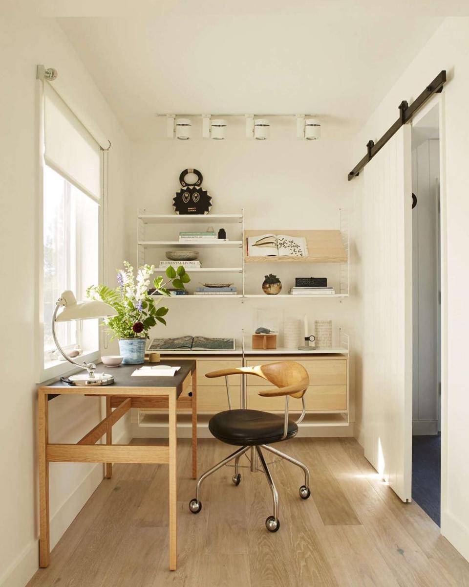 kursi kerja dengan dudukan kulit (instagram.com/remodelista)
