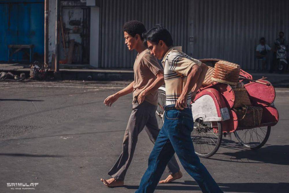 Gepeng (Bio One) dan Basuki (Elang El Gibran) dalam film Srimulat: Hil yang Mustahal (instagram.com/fajarnugrs)