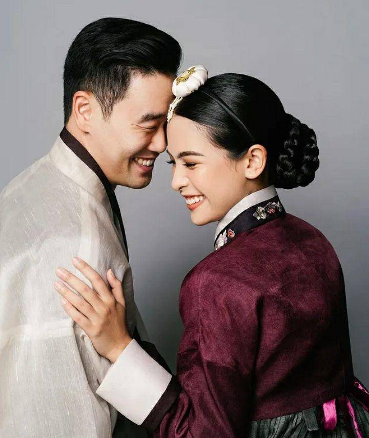 Potret prewed Maudy Ayunda dan pasangan. Instagram.com/maudyayunda