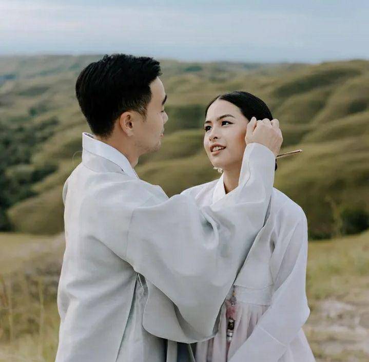 Potret prewed Maudy Ayunda dan pasangan. Instagram.com/maudyayunda