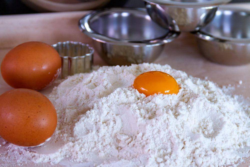 Ilustrasi tepung dan telur (pixabay.com/@NickyPe)