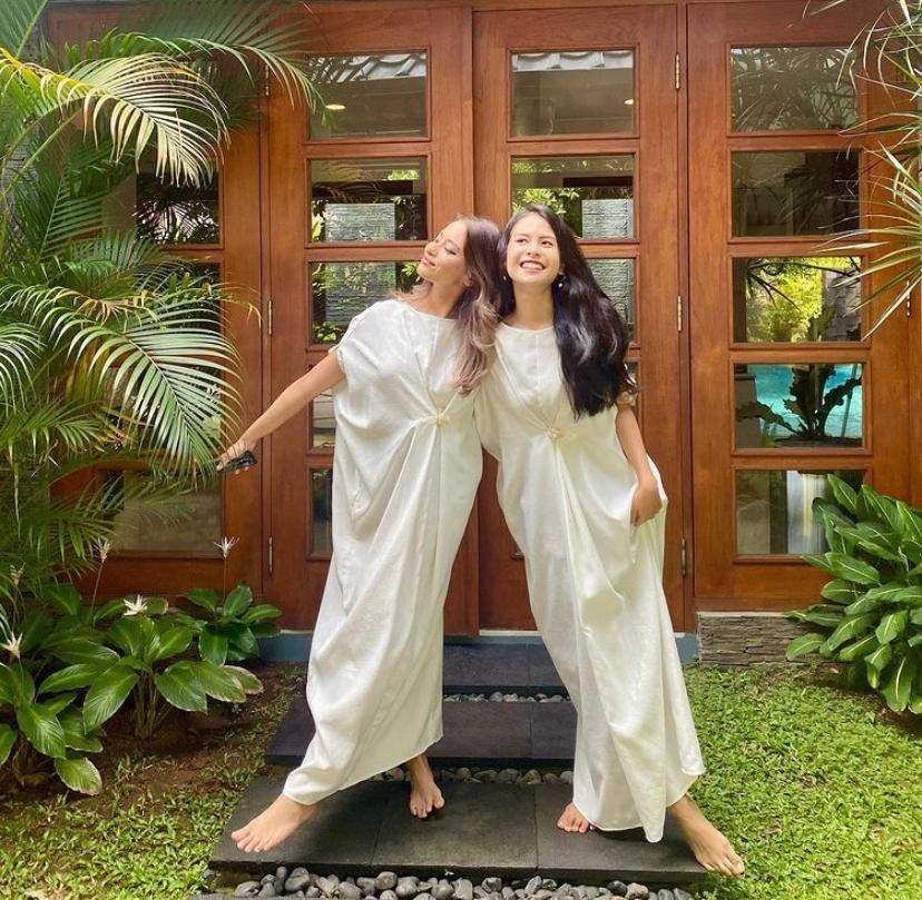 Maudy Ayunda dan Amanda Khairunnisa (instagram.com/maudyayunda)