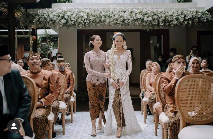Maudy Ayunda dan Amanda Khairunnisa (instagram.com/maudyayunda)