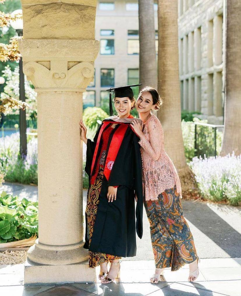 Maudy Ayunda dan Amanda Khairunnisa (instagram.com/maudyayunda)
