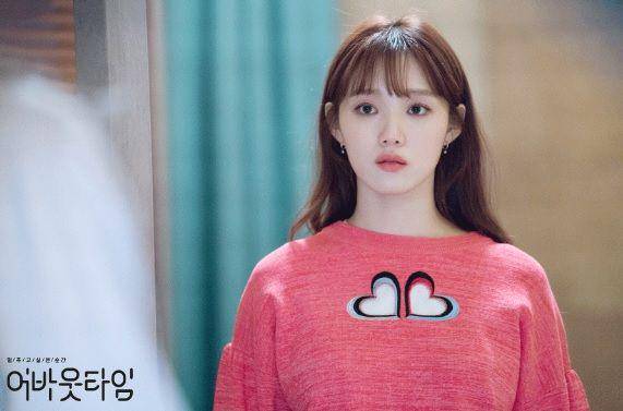 Lee Sung Kyung di KDrama About Time (program.tving.com)