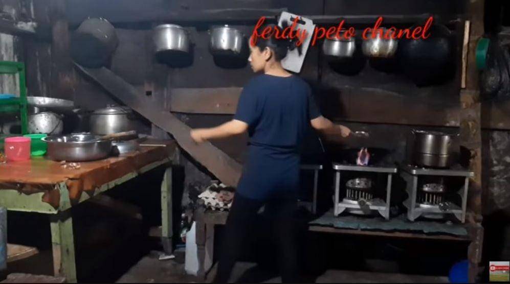 rumah Betrand Peto di kampung halaman (youtube/Ferdy Peto)