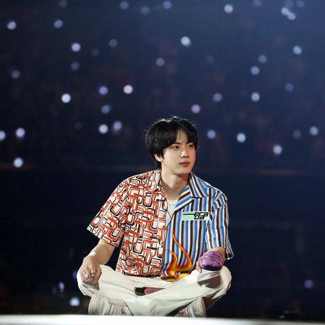 Jin (www.instagram.com/jin)