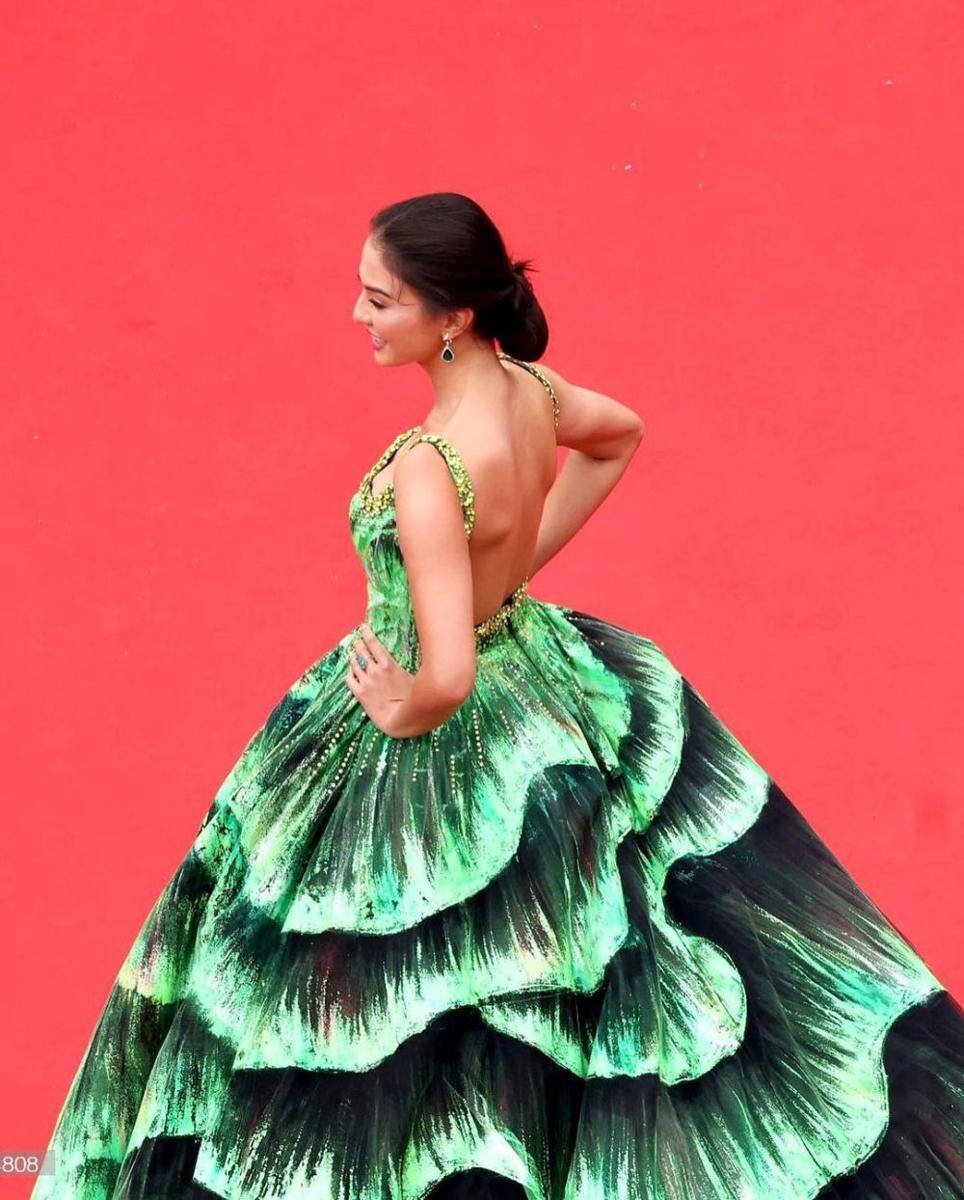 Raline Shah di red carpet Cannes Film Festival 2022. (instagram.com/ralineshah)