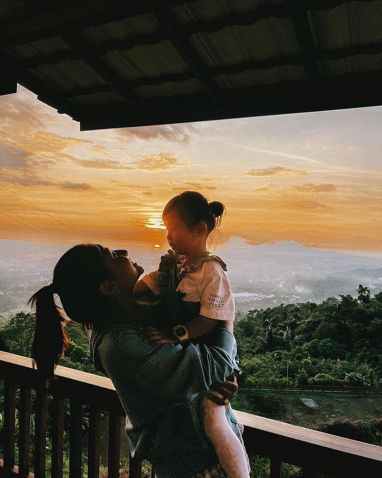 potret liburan Awkarin dan Lala (instagram.com/awkarin)