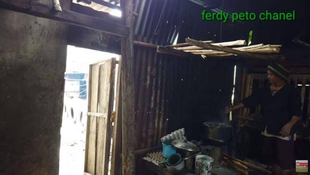 rumah Betrand Peto di kampung halaman (youtube/Ferdy Peto)
