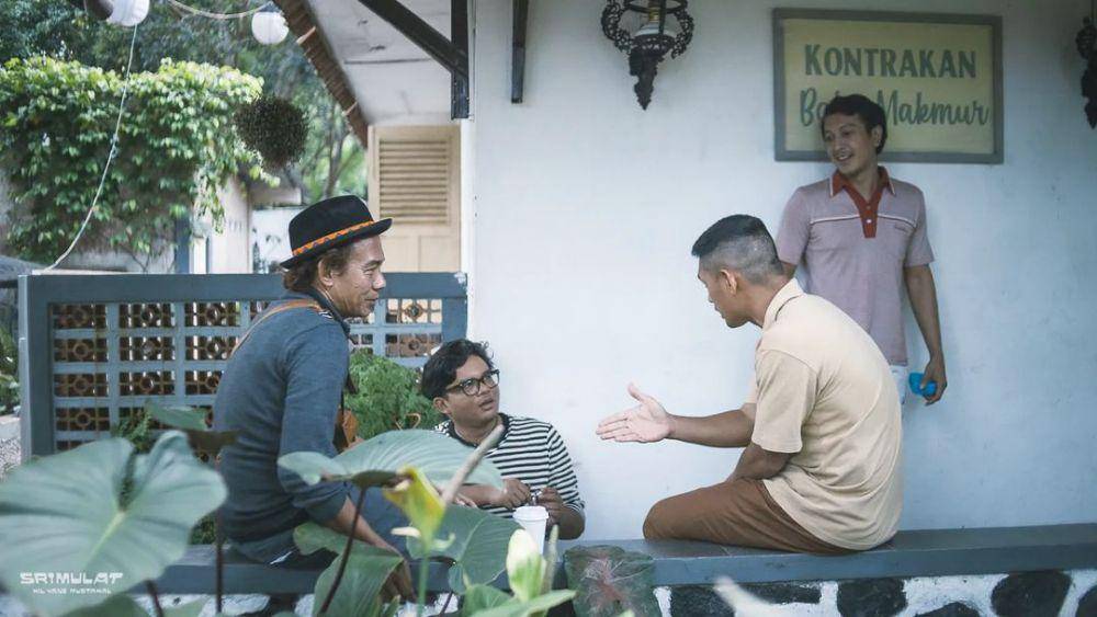 Fajar Nugros sedang berdiskusi bersama para pemain film Srimulat: Hil yang Mustahal. (instagram.com/fajarnugrs)