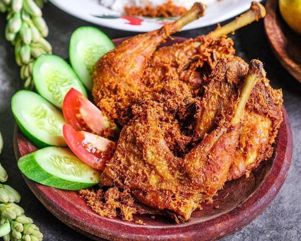 Ayam goreng (instagram.com/the.lucky.belly)
