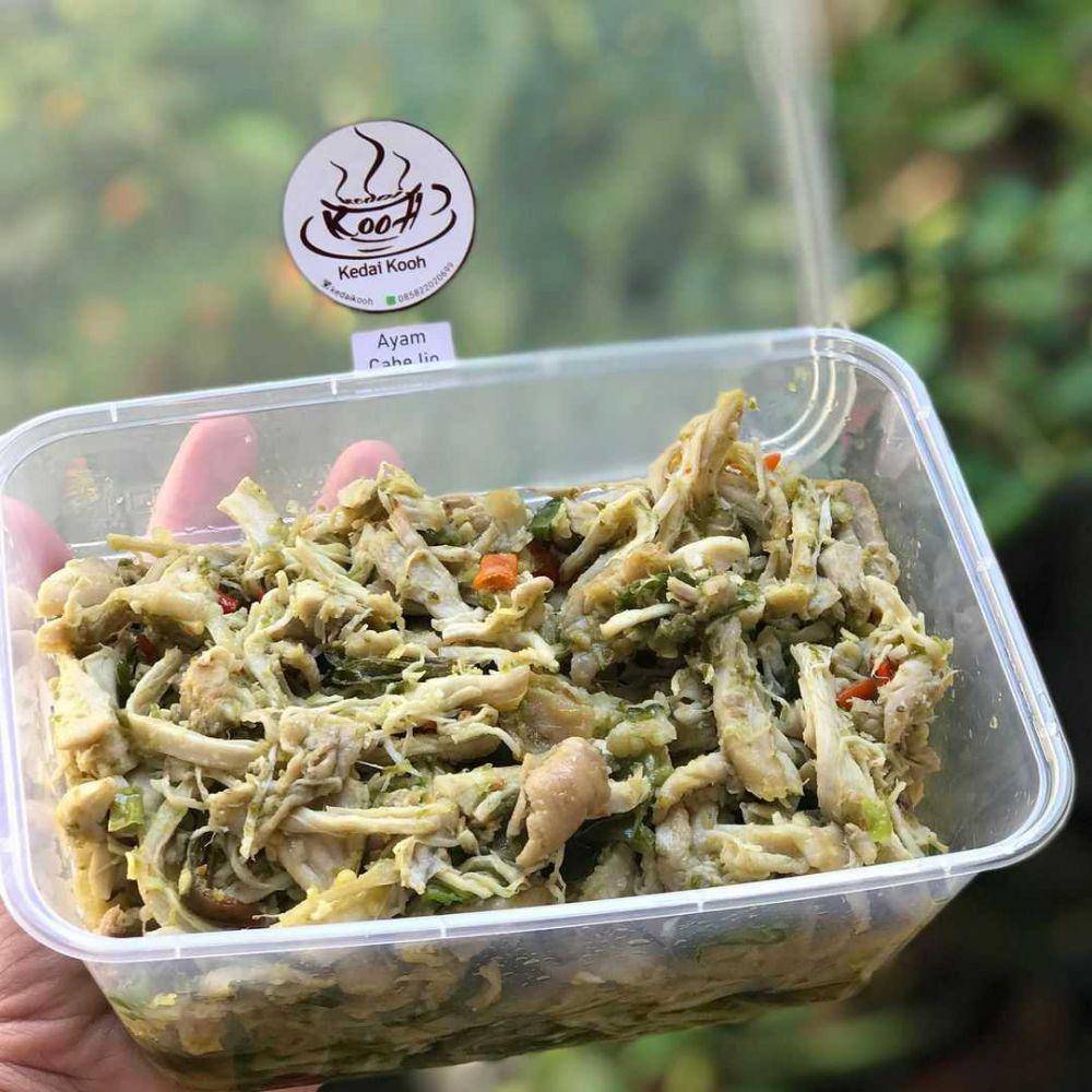 Ayam suwir sambal ijo (instagram.com/kedaikooh)