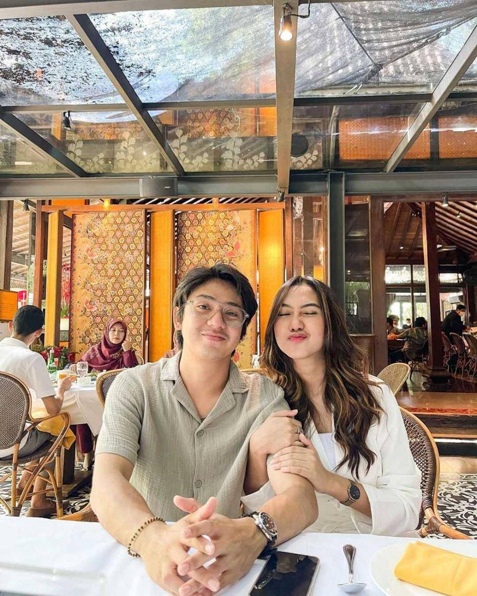 Arbani Yasiz dan kekasih (instagram.com/arbaniyasiz)
