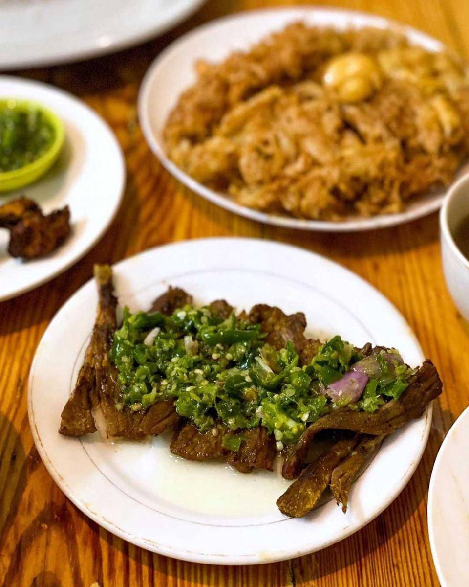 Dendeng batokok (instagram.com/eatandcapture)