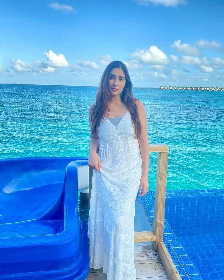 Disha Parmar (instagram.com/dishaparmar)