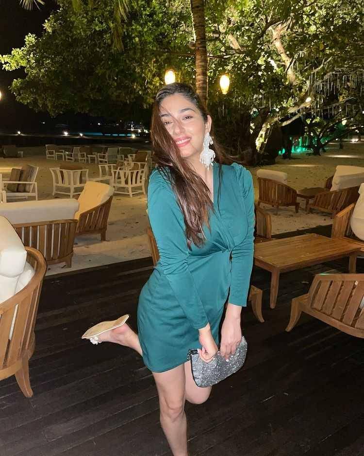 Disha Parmar (instagram.com/dishaparmar)