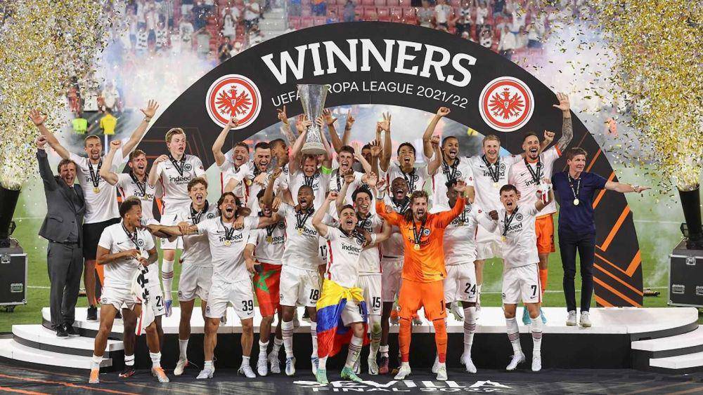 Eintracht Frankfurt menjadi juara Liga Europa 2021/2022. (sport.sky.de)