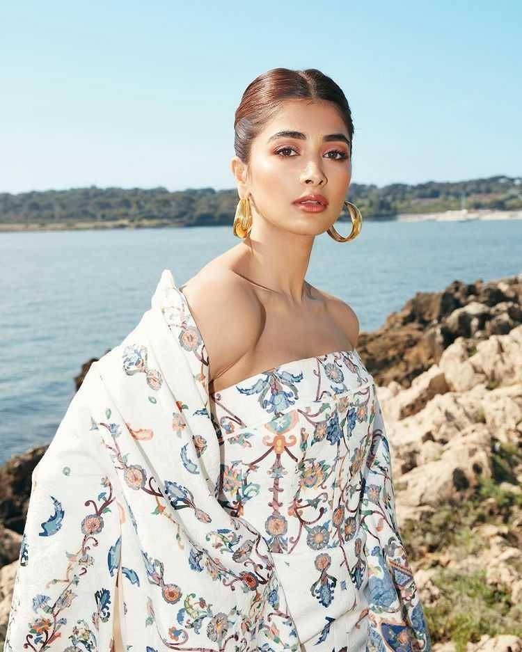 Pooja Hegde (instagram.com/hegdepooja)
