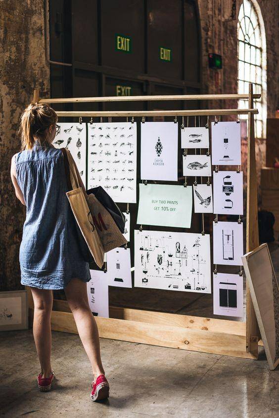 tips memajang poster di rumah (thefinderskeepers.com)