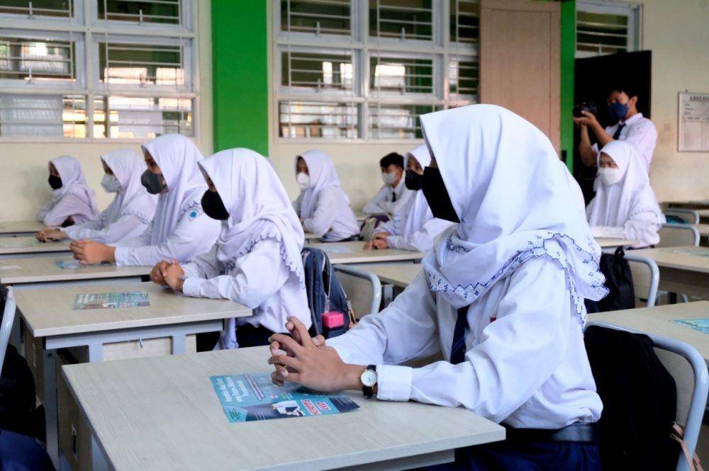 Para siswa mendapat sosialisasi pencegahan virus Hepatitis akut dari Pemkot Surabaya. (dok. Diskomimfo Kota Surabaya)