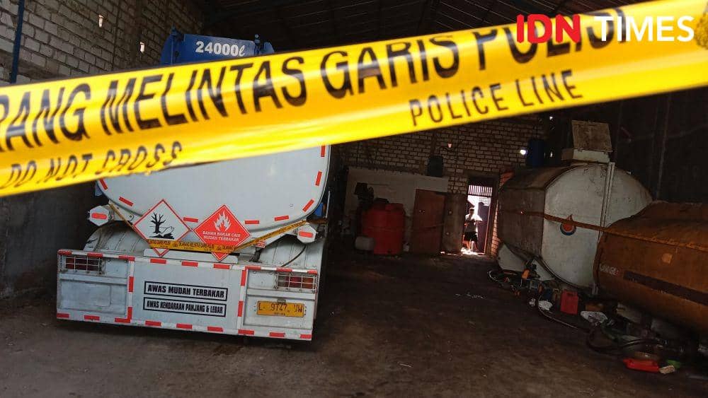 Truk tangki yang dipakai penimbunan solar subsidi. (IDN Times/Fariz Fardianto)