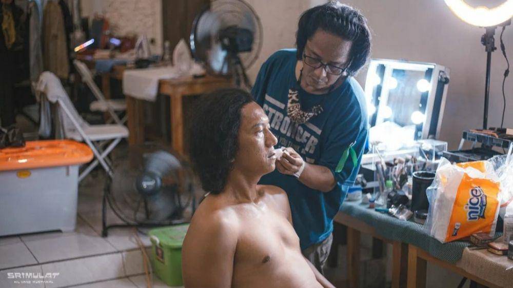 Teuku Rifnu Wikana dalam film Srimulat: Hil yang Mustahal. (instagram.com/fajarnugrs)