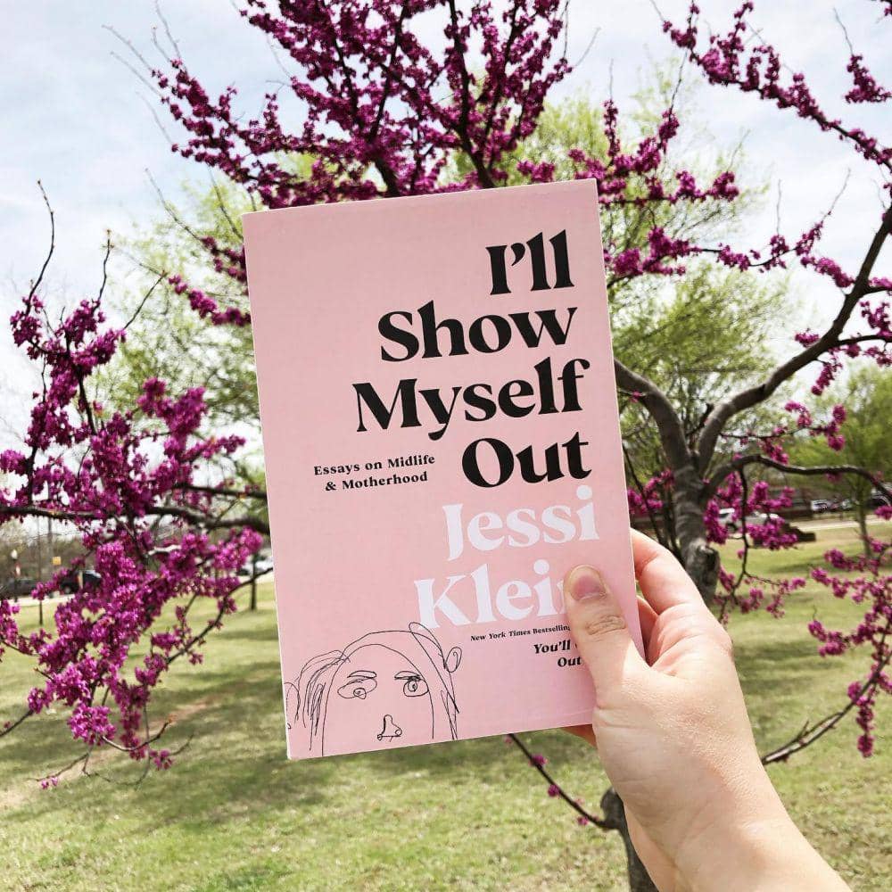 buku I'll Show Myself Out (instagram.com/low_keybookish)