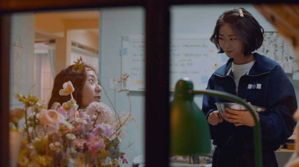 Krystal Jung dan Park Han Sol di drama Crazy Love (Dok. Disney+ Hotstar/Crazy Love)