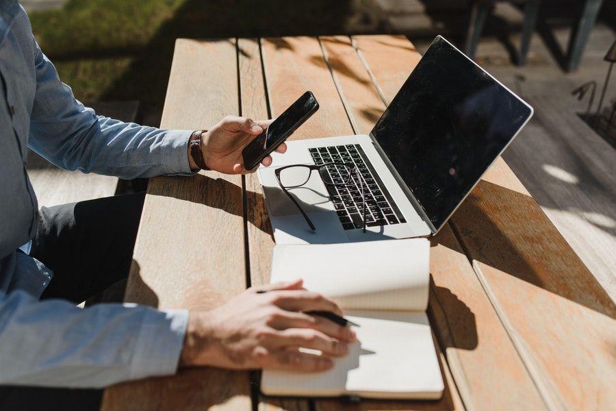 6 Cara Mengirim File dari Laptop ke HP, Bisa Pakai Aplikasi!