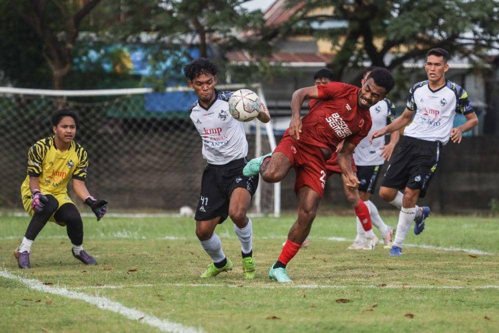 Suasana pertandingan uji coba PSM Makassar melawan OTP37 Mamuju di Bosowa Sport Center, Selasa 24 Mei 2022. (Dok. MO PSM Makassar)