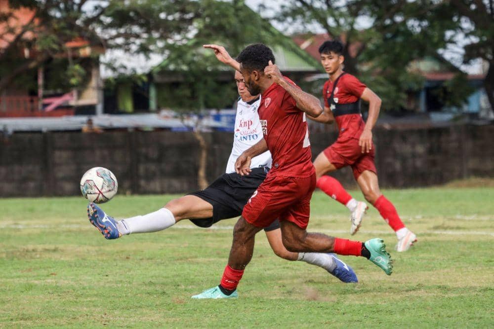 Suasana pertandingan uji coba PSM Makassar melawan OTP37 Mamuju di Bosowa Sport Center, Selasa 24 Mei 2022. (Dok. MO PSM Makassar)