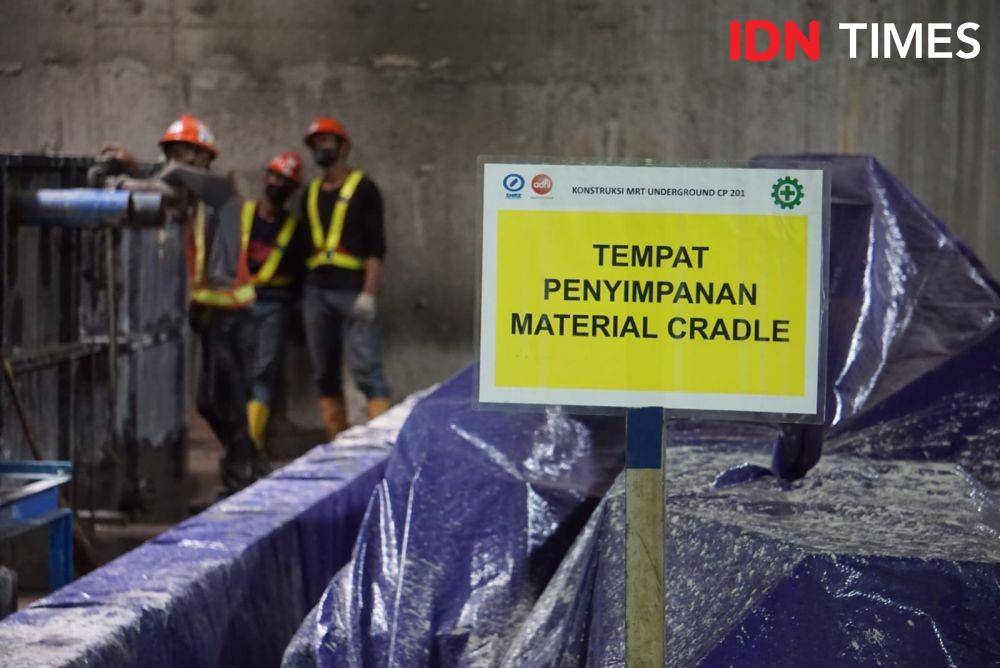 Proses lanjutan proyek MRT Fase 2 (IDN Times/Aryodamar)