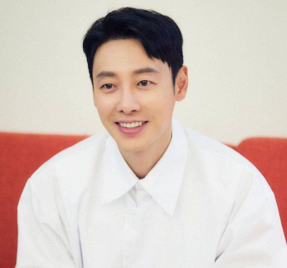 Kim Dong Wook (instagram.com/keyeastofficial)