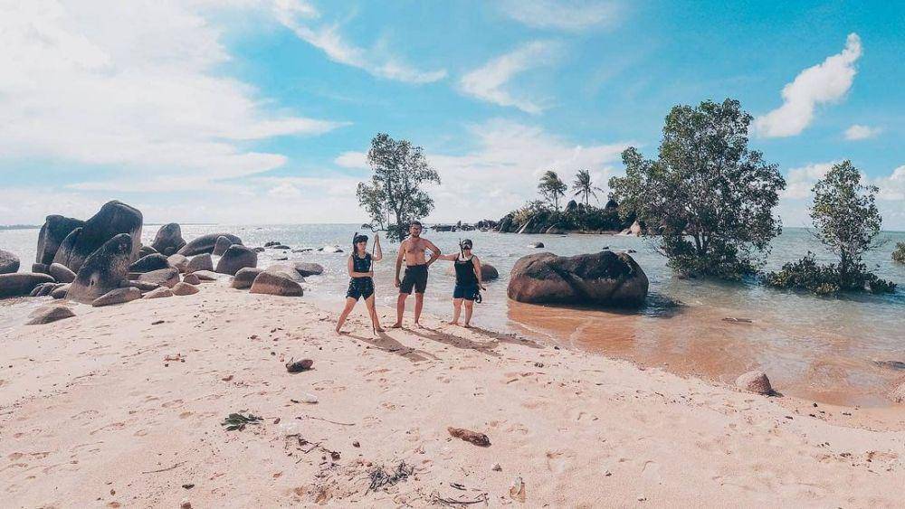 Pantai Batu Nenek (instagram.com/shella_vidya)