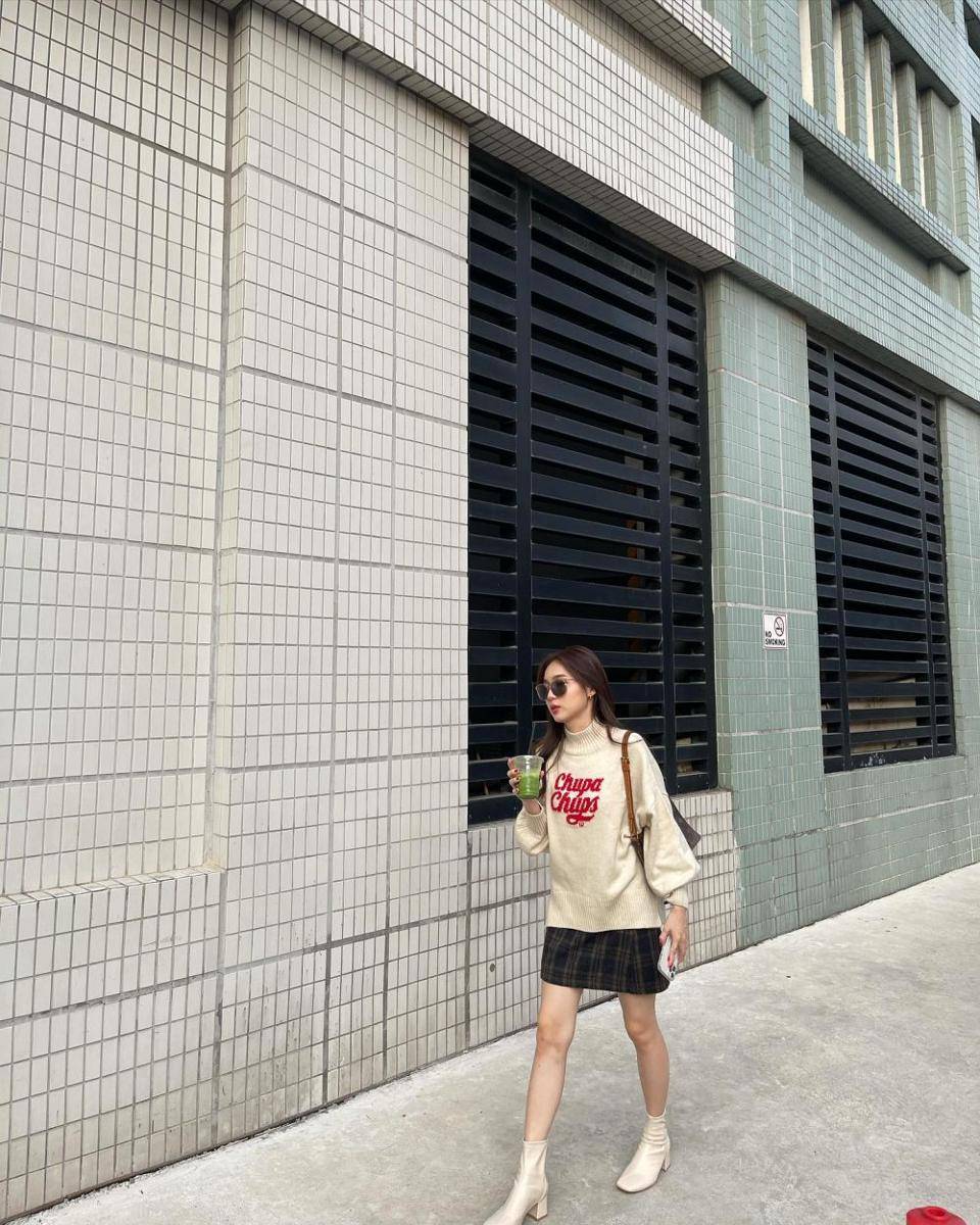 inspirasi plaid outfit ala aktris GMMTV (instagram.com/loverrukk)
