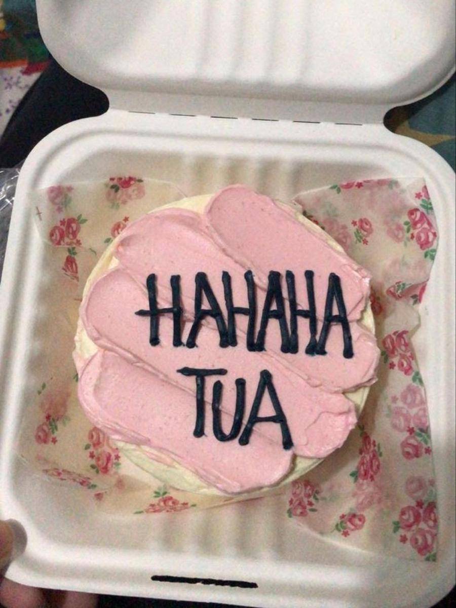 tulisan kocak di kue ulang tahun (instagram.com/asupanmemekocak)