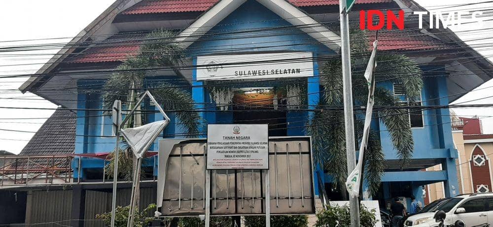 Satpol PP Segel Gedung PWI Sulsel
