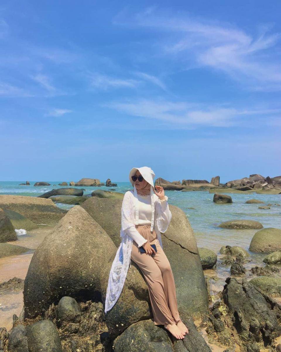 Pantai Batu Nenek (instagram.com/gitapuspita043)