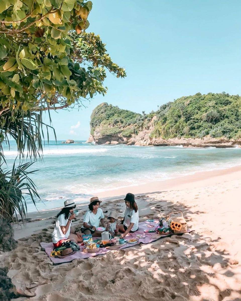 Pantai Banyu Meneng (instagram.com/nitasoniaa)