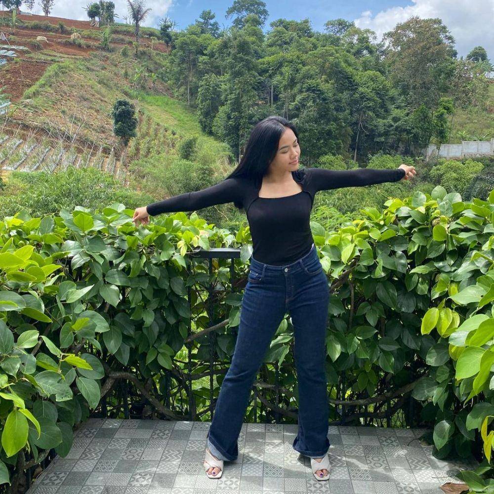 OOTD casual ala Yura Yunita (instagram.com/yurayunita)