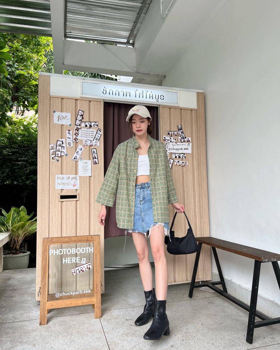 inspirasi plaid outfit ala aktris GMMTV (instagram.com/eenujj)