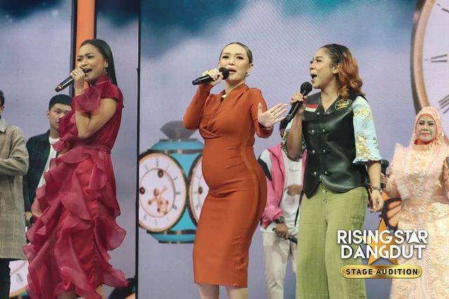 Zaskia Gotik dan rekan artis (instagram.com/risingstardangdutmmctv)